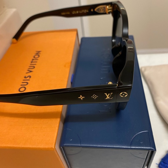LOUIS VUITTON MONOGRAM ROUND SUNGLASSES BRAND NEW BLACK ! GOLD DETAILED STARS - Picture 6 of 8